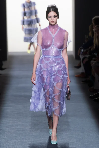 Look 10